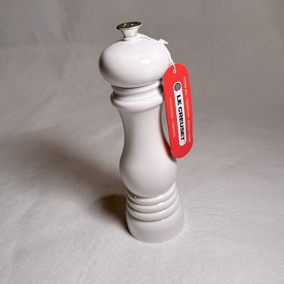 Le Creuset Kitchen Nwt Le Creuset Peppermill Poshmark